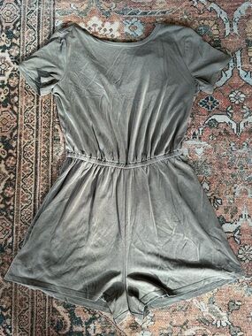 Casual Short-Sleeve Romper in Olive Green